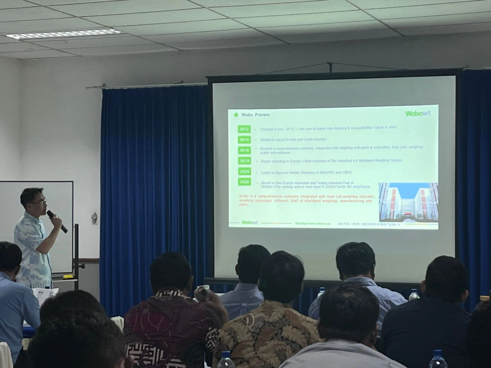Webowt印尼经销商在泗水(Surabaya)办公室举办内部研讨会